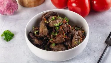 Fígado assado com cebola (Imagem: Andrey Starostin | Shutterstock)