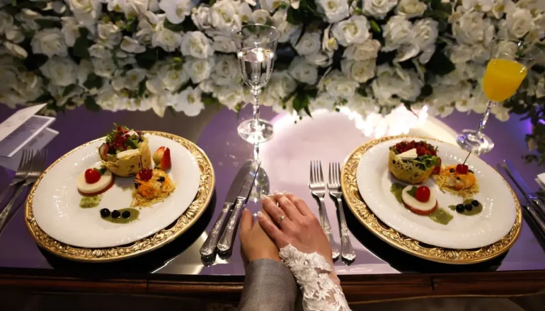 O casamento no Castello Reale transforma cada detalhe em imagem memorável, com arquitetura majestosa e cenários que elevam o álbum a outro nível.