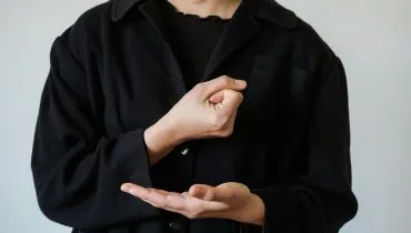 Plataforma oferece curso online e gratuito de Libras com foco em inclusão social