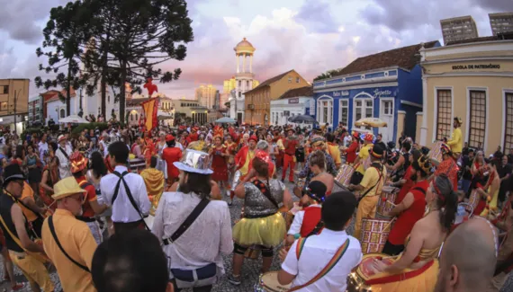 Carnaval no Centro de Curitiba terá bloqueios e esquema especial de segurança
