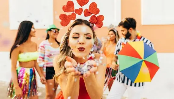 4 rituais e simpatias para atrair amor e sorte no Carnaval