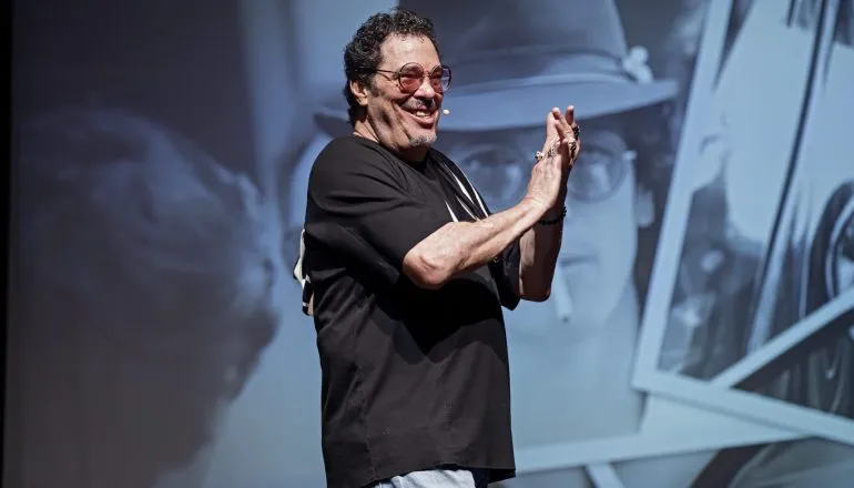 Casagrande estreia monólogo sobre sua vida no Festival de Curitiba