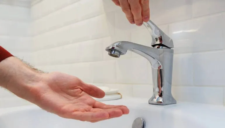 Falta de energia em Curitiba deixa 9 bairros sem água até a véspera do feriadão de Carnaval