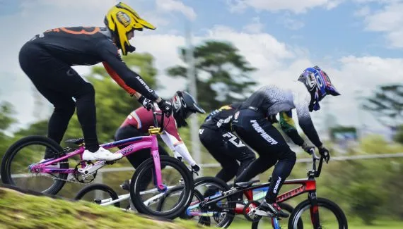Seleção brasileira de BMX treina em pista de Curitiba nesta sexta e sábado