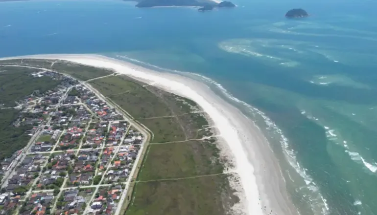 Porta de entrada da Ilha do Mel, Pontal do Sul transforma preservação em diferencial turístico