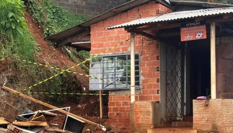 Chuvas no Paraná: 75 casas são atingidas e famílias são retiradas às pressas