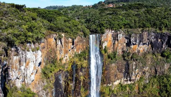 Para fugir do Litoral: cachoeiras gigantes perto de Curitiba