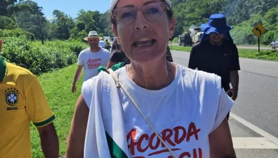 Na BR-277, Cristina Graeml comanda caminhada 