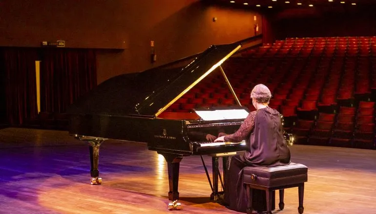 Novo piano Steinway chega ao Teatro Guaíra: três dias de montagem