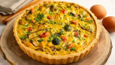 Quiche de legumes assados (Imagem: Lecker Studio | Shutterstock)