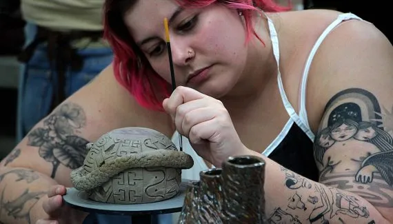 De cerâmica a desenho: 200 vagas em cursos de arte gratuitos em Curitiba