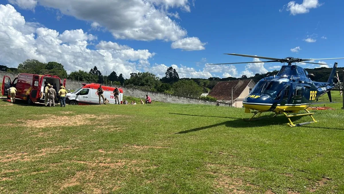 Caminhoneiro fica preso às ferragens e é resgatado de helicóptero na Grande Curitiba