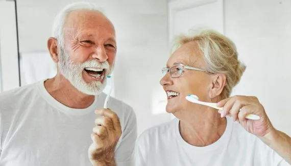 5 dicas para manter os dentes bonitos e naturais até o fim da vida