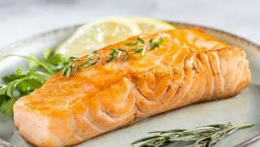 Salmão grelhado com limão e ervas (Imagem: WS-Studio | Shutterstock)