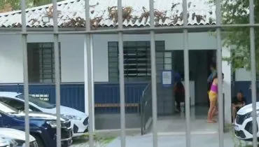 Criminosos acessaram o prédio pelo telhado e retiraram cabos de energia elétrica.