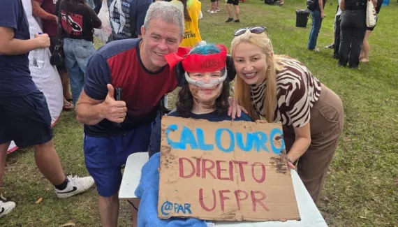 Calouro da UFPR, jovem com doença rara mira carreira pública. 