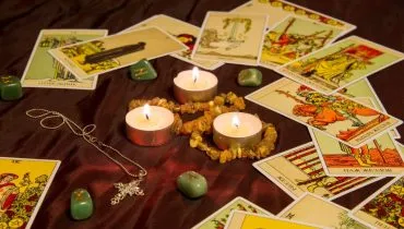 O tarot mostra que será um dia de ajustes internos importantes e necessários para o crescimento dos nativos (Imagem: Astrologer | Shutterstock)
