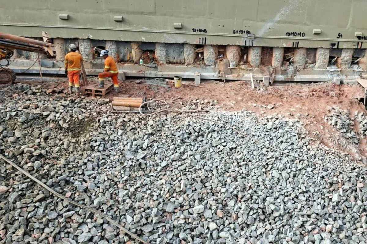 Imagem mostra uma obra em andamento em São José dos Pinhais.