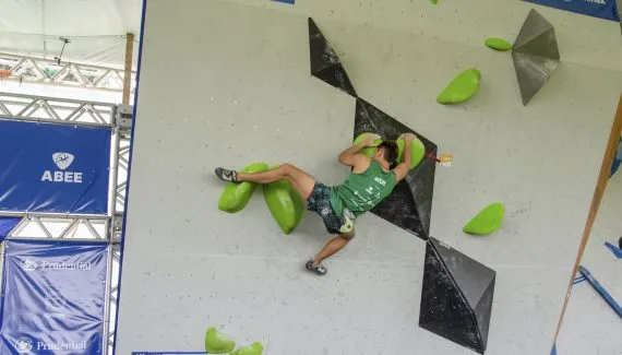 Seleção Brasileira de Escalada treina em Curitiba para competições