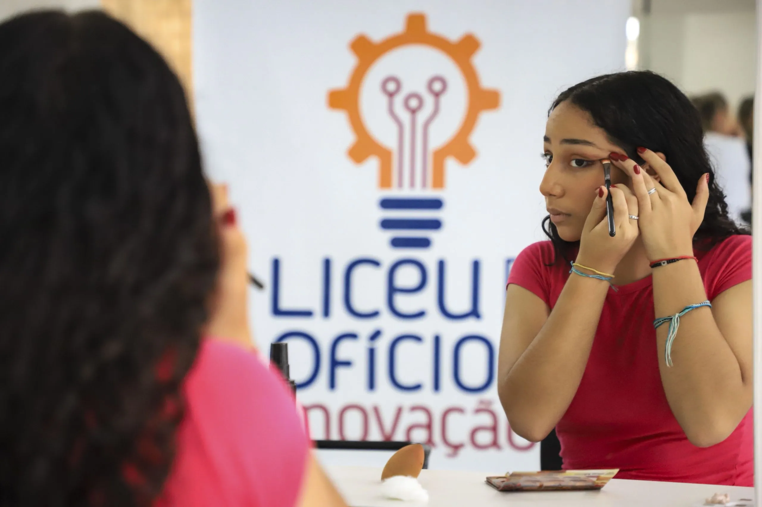 Curso gratuito de maquiagem e empreendedorismo abre inscrições em Curitiba