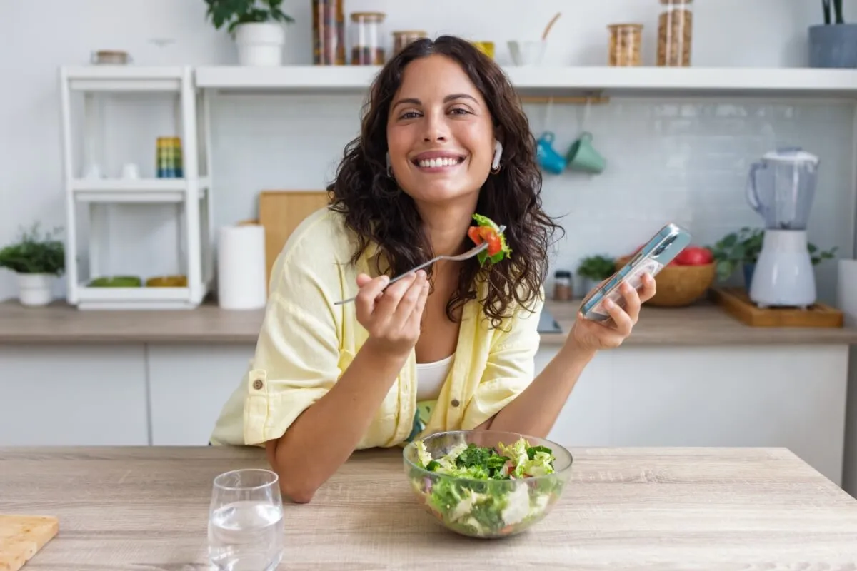 Pós-Carnaval: 5  alimentos estratégicos para reduzir o inchaço e o cansaço