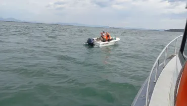 Barco à deriva é resgatado após horas no mar no litoral do Paraná