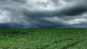 TEMPESTADES ATINGEM CAMPOS GERAIS E NORTE DO PARANÁ, E SEGUEM EM DIREÇÃO AO LESTE