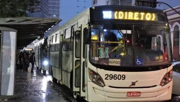 Pagamento por aproximação (EMV) já está disponível nos ônibus metropolitanos da Região Metropolitana de Curitiba, trazendo mais agilidade e conveniência ao embarque.