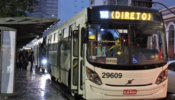 Sem fila e sem troco: pague no  débito ou crédito os ônibus da RMC, só aproximando