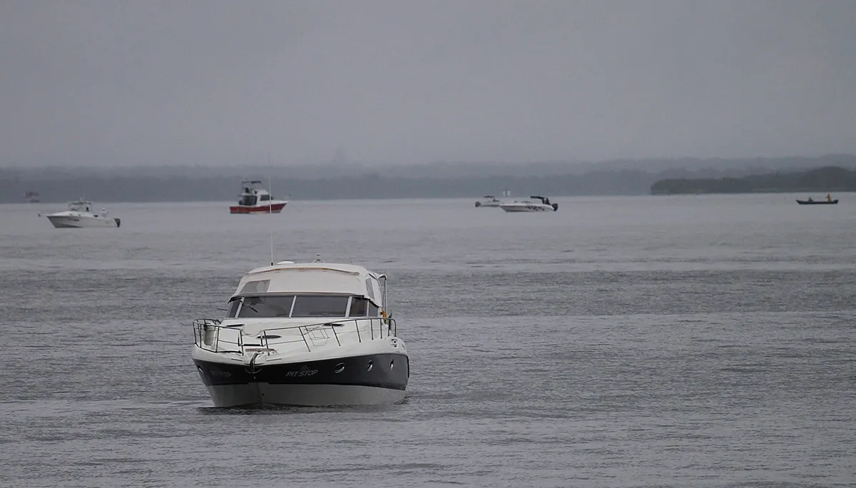 tempo nublado e com chuva no litoral do paraná