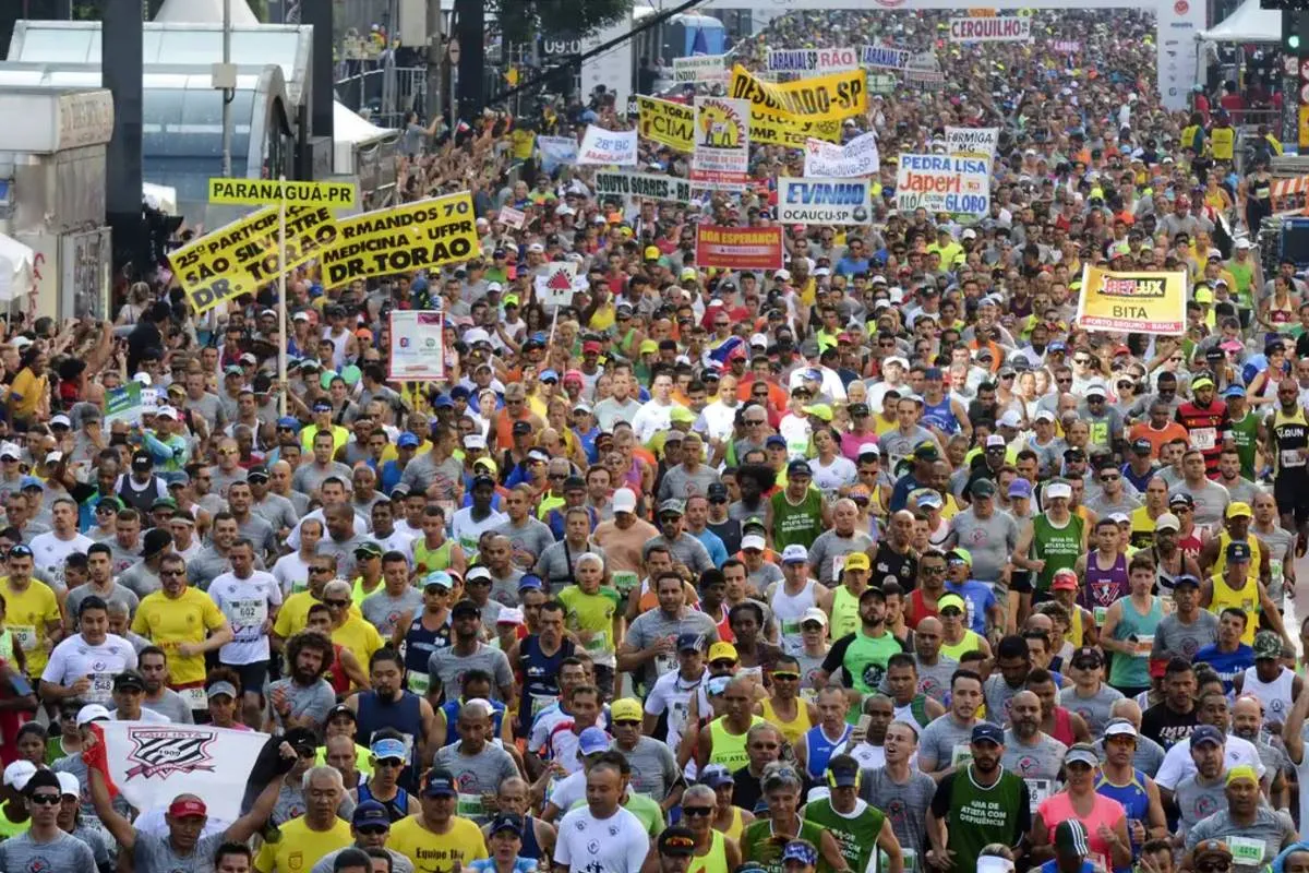 Imagem mostra a São Silvestre atual, realizada em São Paulo.