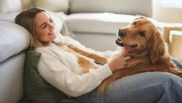 Crescimento exagerado das unhas, descamação da pele e feridas que não cicatrizam estão entre os principais sintomas da doença (Imagem: Lopolo | Shutterstock)