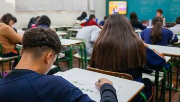 Nova lei cria o Orienta Paraná para ajudar jovens do ensino médio a escolher profissão e planejar o futuro nas redes pública e privada do estado.