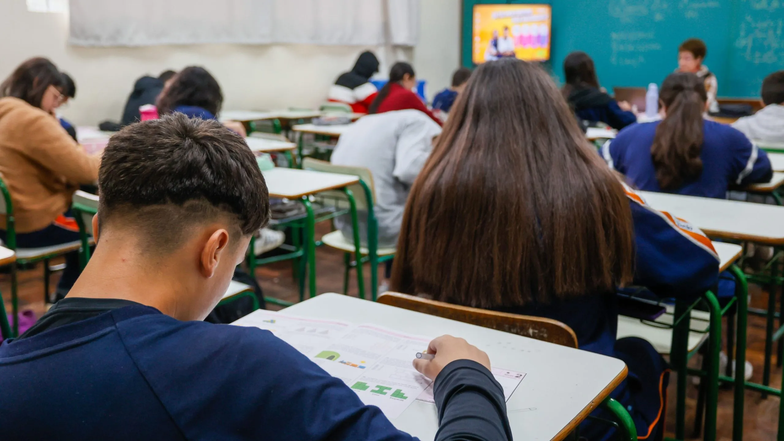 Nova lei cria o Orienta Paraná para ajudar jovens do ensino médio a escolher profissão e planejar o futuro nas redes pública e privada do estado.