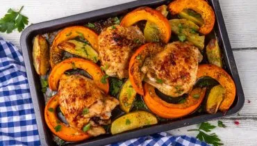 Frango assado com abóbora e batata rústica (Imagem: Rimma Bondarenko | Shutterstock)