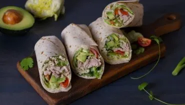 Wrap de frango com abacate (Imagem: freeskyline | Shutterstock)