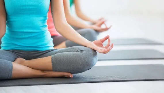 UFPR oferece aulas gratuitas de yoga e técnicas de massagem em Curitiba