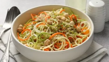 Espaguete de legumes com grão-de-bico (Imagem: New Africa | Shutterstock)