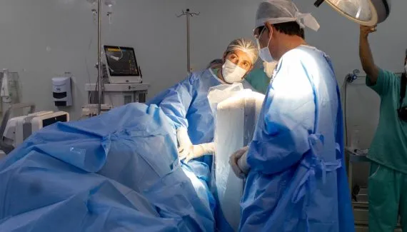 Hospital do Paraná aplica polilaminina em paciente de 23 anos com lesão medular