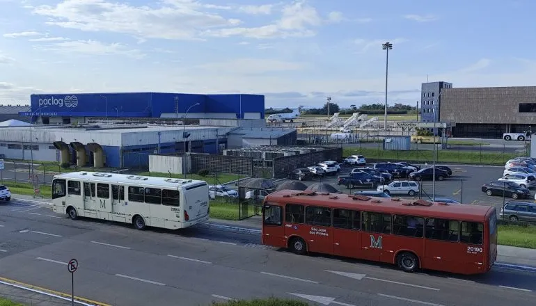 Linha de ônibus Curitiba-Aeroporto dobra número de viagens diárias