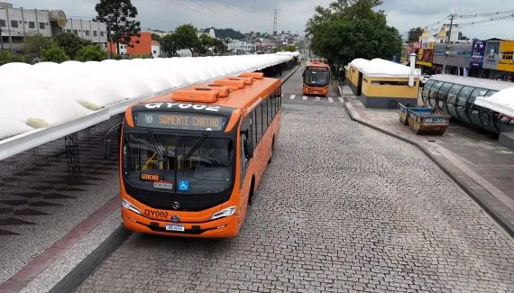 Curitiba testa ônibus com ar-condicionado na linha 625 - Gramados