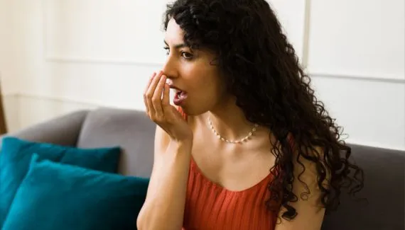 Mau hálito: veja as causas que não estão relacionadas à higiene bucal