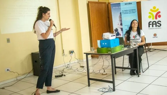 FAS promove encontro para divulgar serviço Família Acolhedora em Curitiba