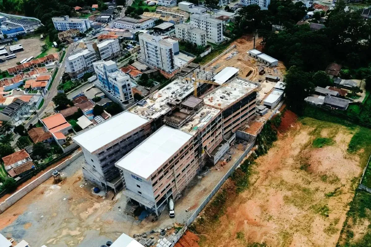 Obras do novo hospital de São José dos Pinhais chegam a 32,2% de execução.