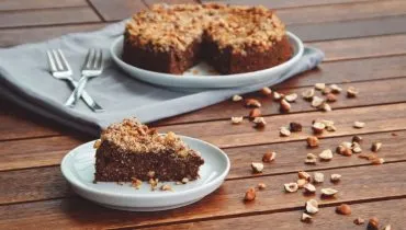 Bolo de chocolate com avelã (Imagem: patricia_kovac | Shutterstock)