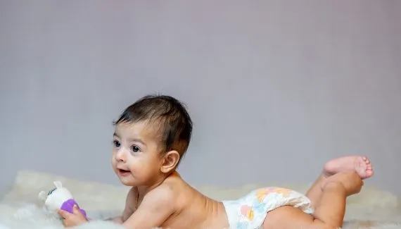 Alerta aos pais: o perigo escondido nas fraldas durante os dias quentes