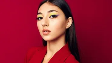 Cores vibrantes reforçam o maximalismo como linguagem de expressão e identidade (Imagem: COOL IMAGES Studio | Shutterstock)