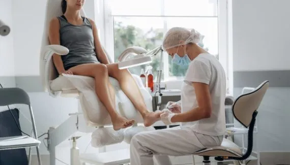 Unha encravada: veja quando procurar atendimento médico para solução definitiva