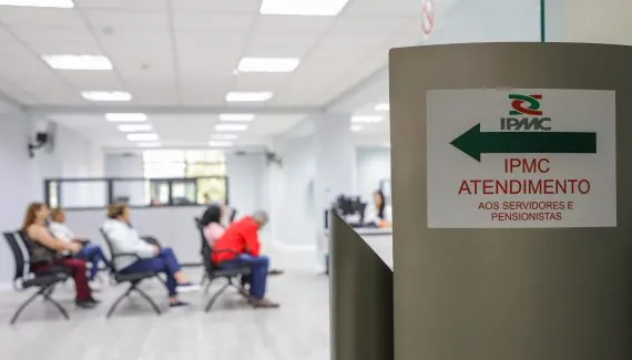 Prefeitura alerta: golpistas tentam obter dados de aposentados por telefone