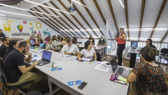 Liceu de Ofícios Criativos retoma cursos para artesãos em Curitiba